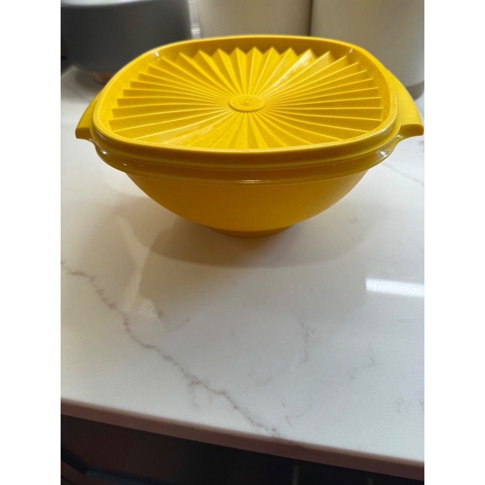 Vintage Tupperware Servalier Bowl Yellow Square‎ Lid 937-4 Mid-Century Modern